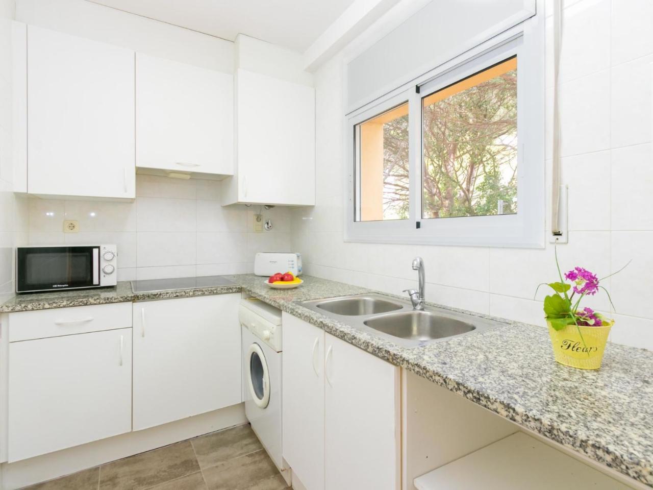Apartment Velazquez-4 By Interhome Roses Bagian luar foto
